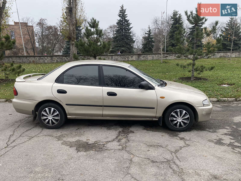 Седан Mazda 323 1996 в Кременчуці