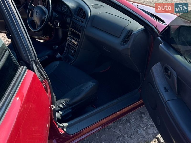 Хэтчбек Mazda 323 1996 в Нововолынске фото 4 Хэтчбек Mazda 323 1996 в Нововолынске