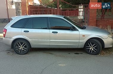 Mazda 323  2000