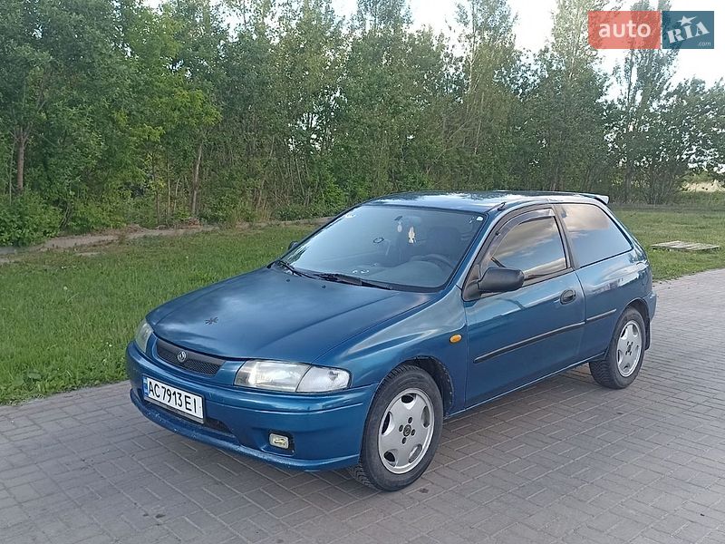 Хетчбек Mazda 323