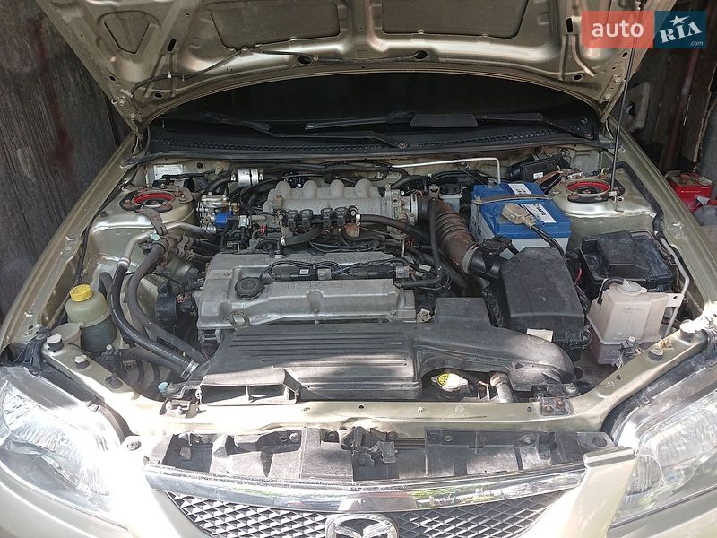 Седан Mazda 323 2003 в Измаиле