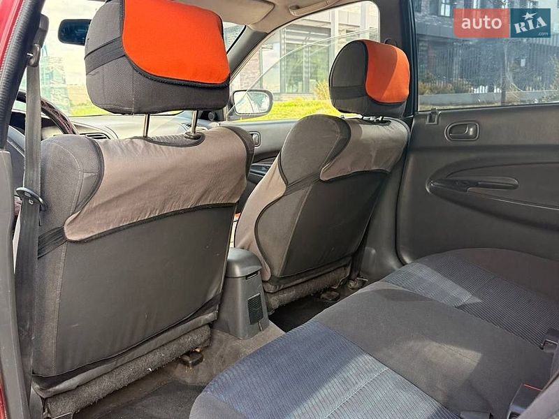 Седан Mazda 323 1996 в Кропивницькому