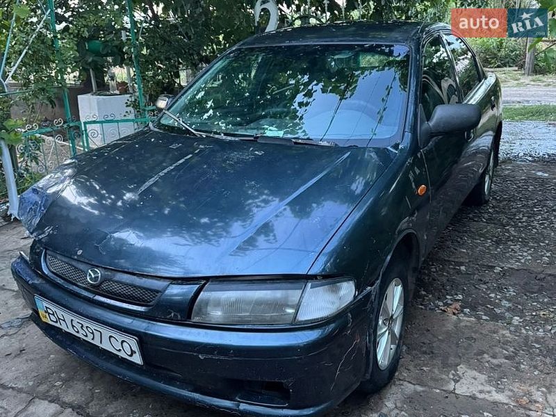 Седан Mazda 323