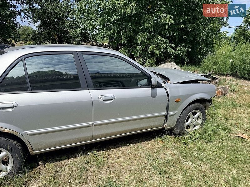 Mazda 323 2001
