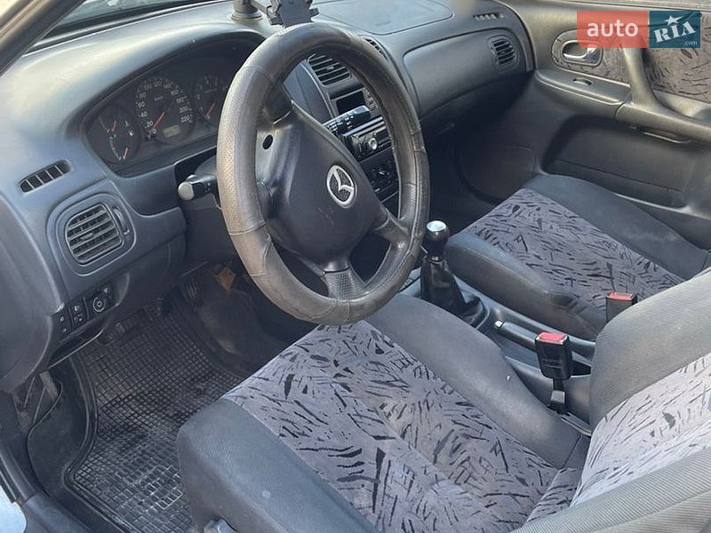 Хэтчбек Mazda 323 2000 в Новояворовске фото 5 Хэтчбек Mazda 323 2000 в Новояворовске