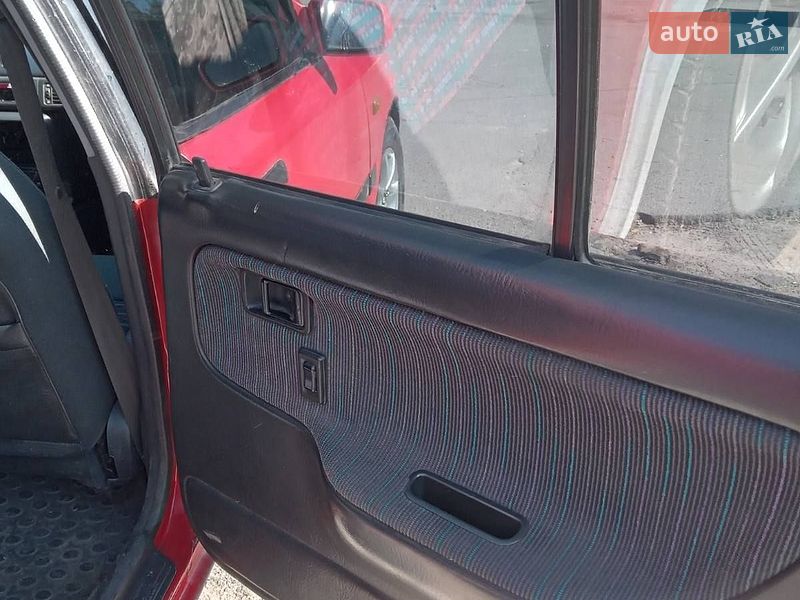 Седан Mazda 323 1994 в Харкові