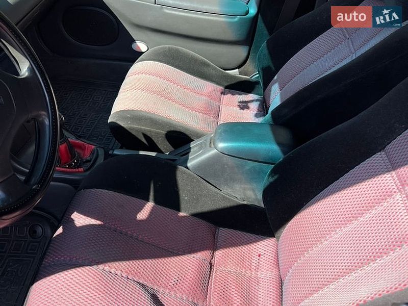Хетчбек Mazda 323 1995 в Хмельницькому