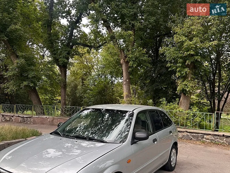 Mazda 323 2003