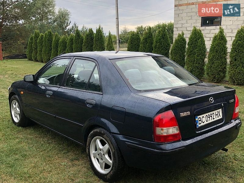 Седан Mazda 323 1998 в Яворове