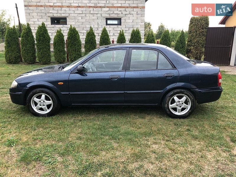 Седан Mazda 323 1998 в Яворове