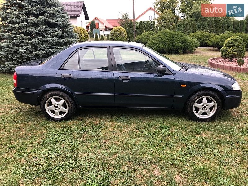 Седан Mazda 323 1998 в Яворове