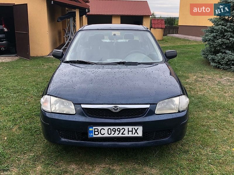 Седан Mazda 323 1998 в Яворове