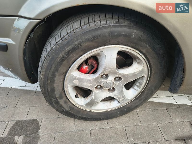 Хэтчбек Mazda 323 2000 в Прилуках