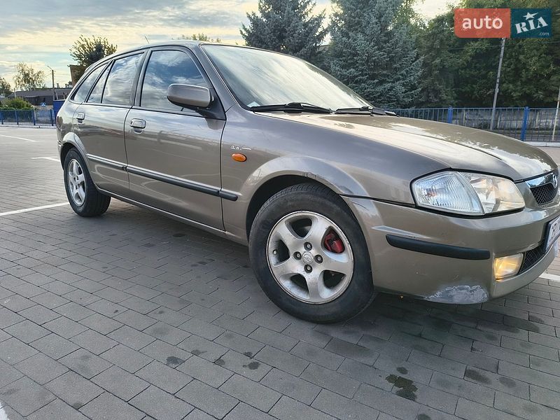 Хэтчбек Mazda 323 2000 в Прилуках
