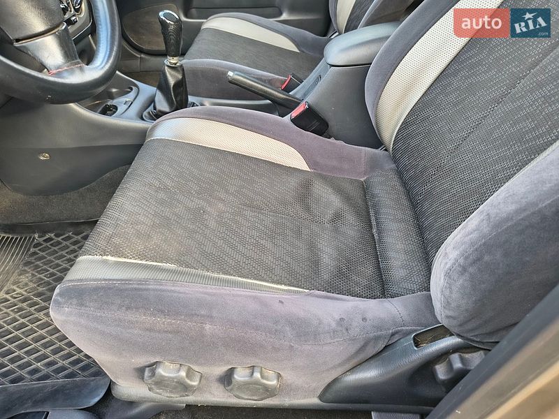 Хэтчбек Mazda 323 2000 в Прилуках