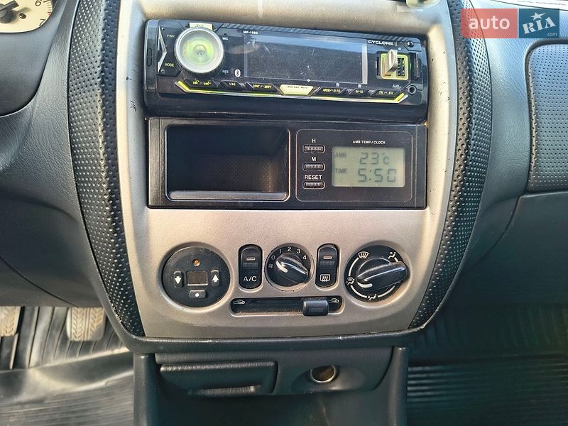 Хэтчбек Mazda 323 2000 в Прилуках