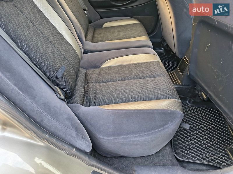 Хэтчбек Mazda 323 2000 в Прилуках