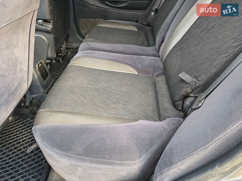 Хэтчбек Mazda 323 2000 в Прилуках