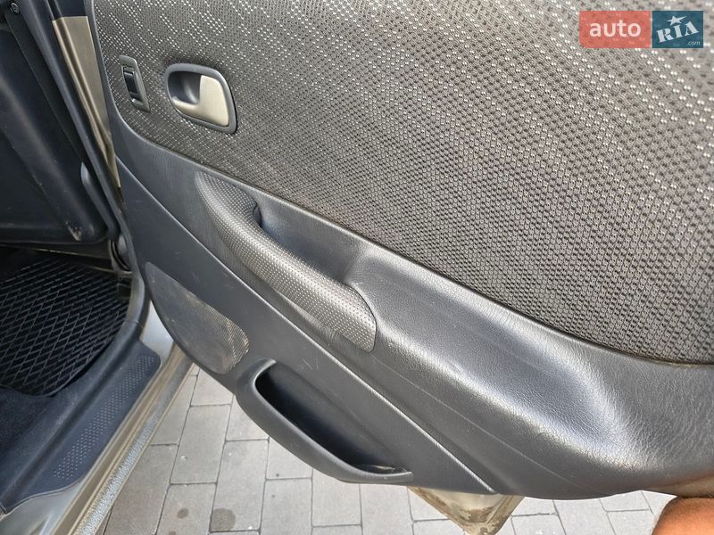 Хэтчбек Mazda 323 2000 в Прилуках