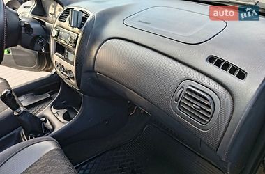 Хэтчбек Mazda 323 2000 в Прилуках