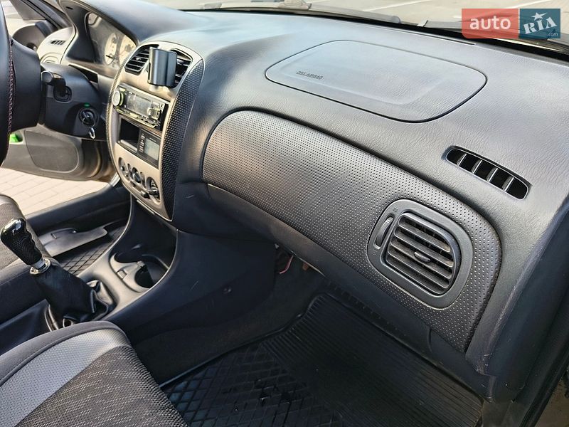 Хэтчбек Mazda 323 2000 в Прилуках