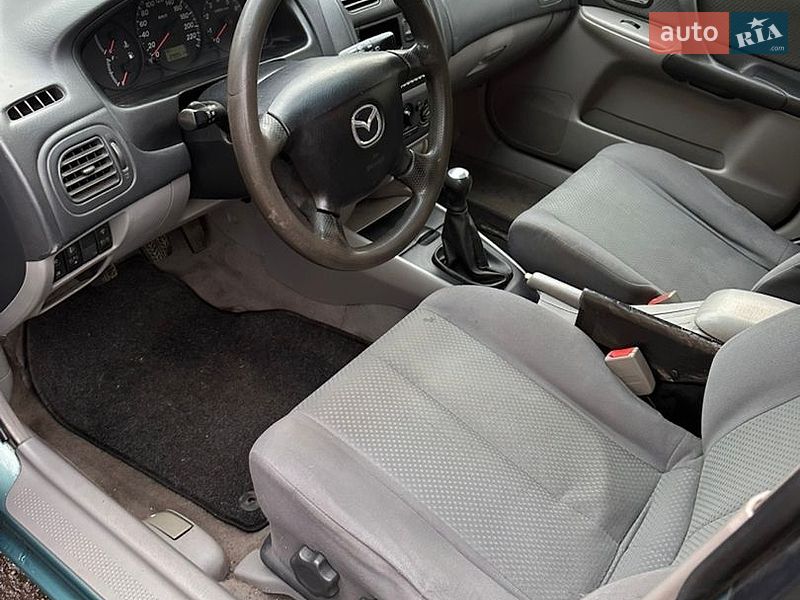 Хэтчбек Mazda 323 2002 в Шептицькому