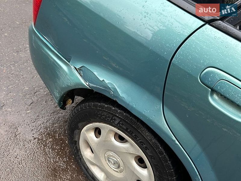 Хэтчбек Mazda 323 2002 в Шептицькому