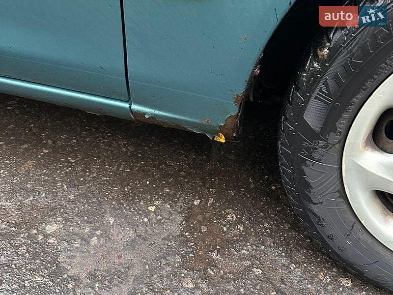 Хэтчбек Mazda 323 2002 в Шептицькому