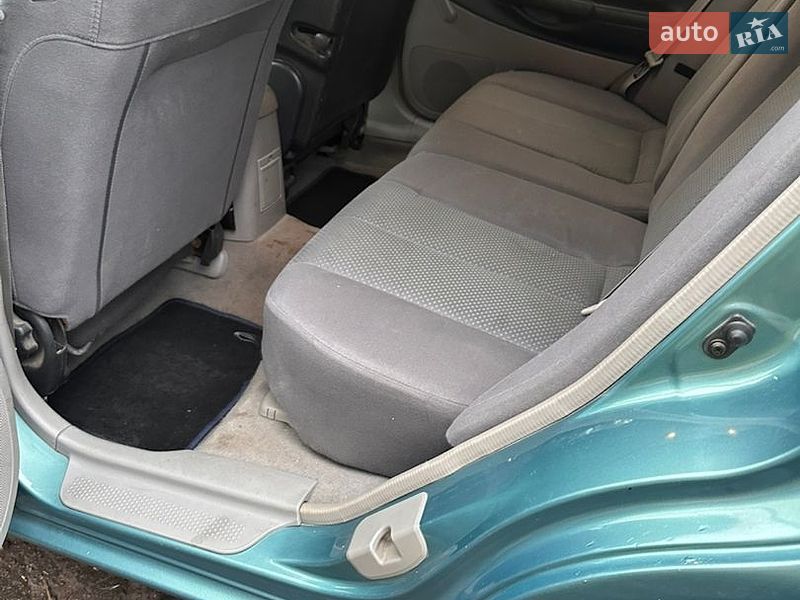 Хэтчбек Mazda 323 2002 в Шептицькому