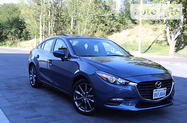 Mazda 3 GRAND TOURING 2018