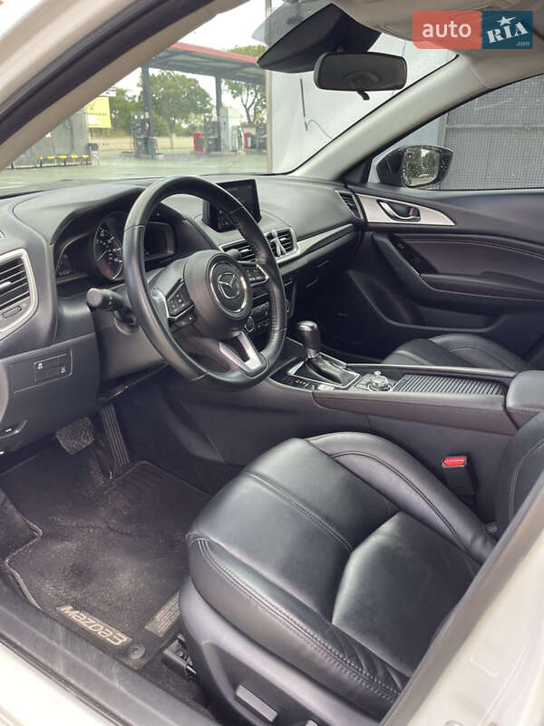 Седан Mazda 3 2018 в Запорожье