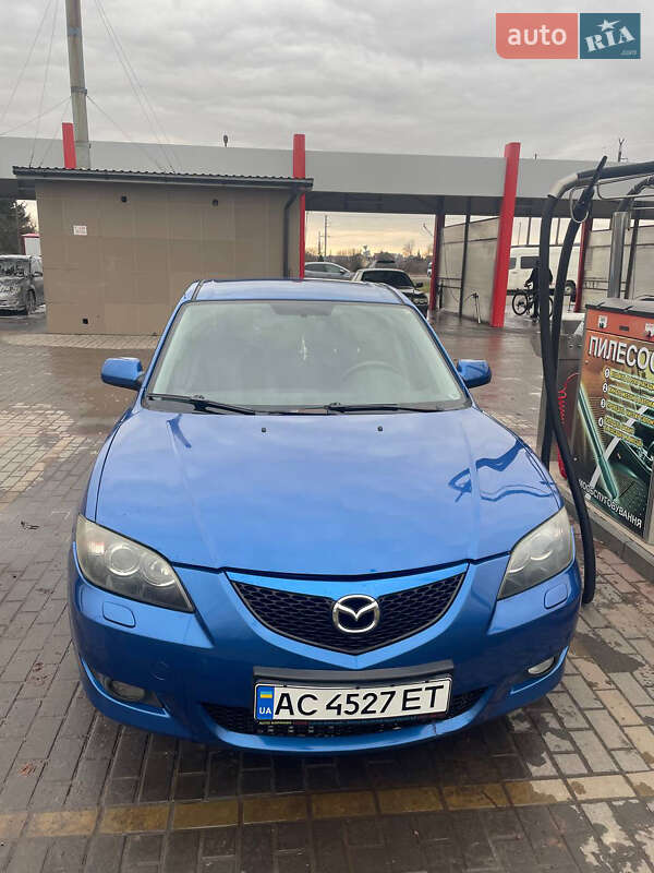 Седан Mazda 3