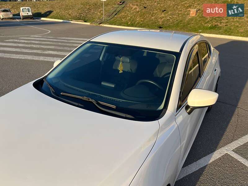 Седан Mazda 3 2014 в Вінниці