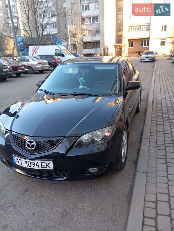 Седан Mazda 3