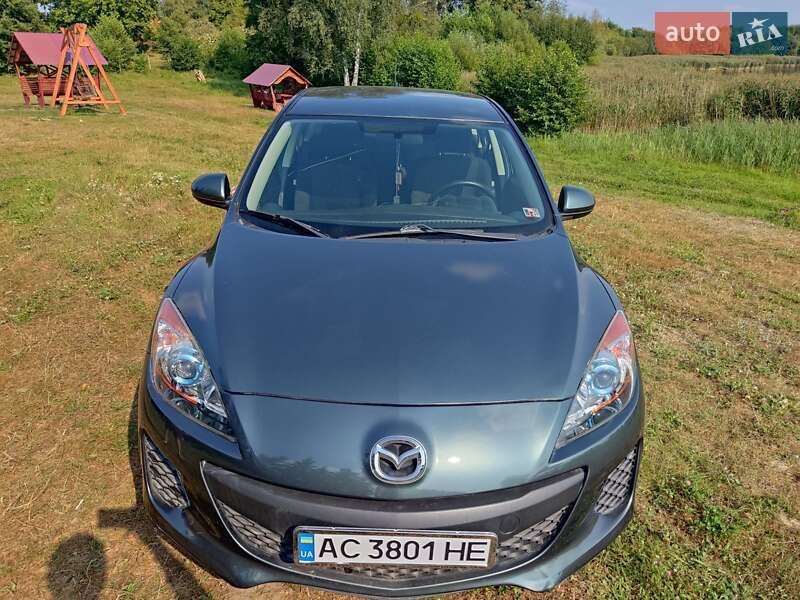 Хэтчбек Mazda 3