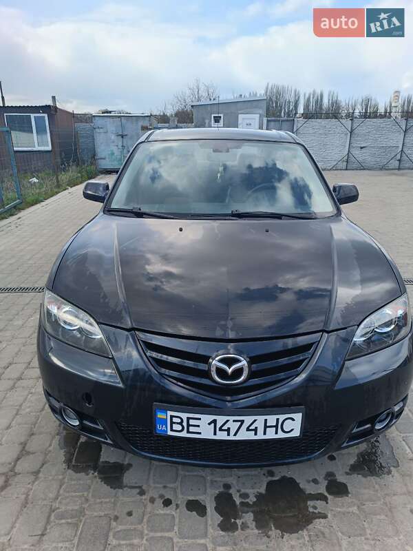 Седан Mazda 3