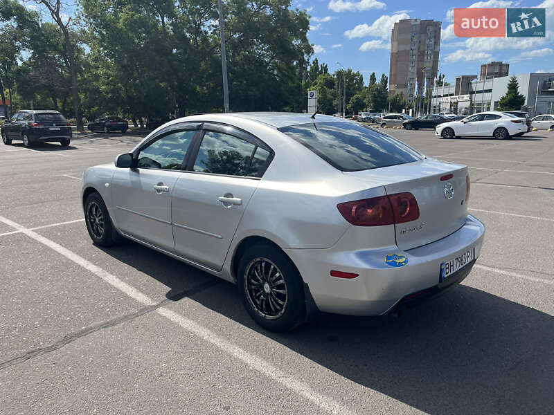 Седан Mazda 3 2004 в Березанці