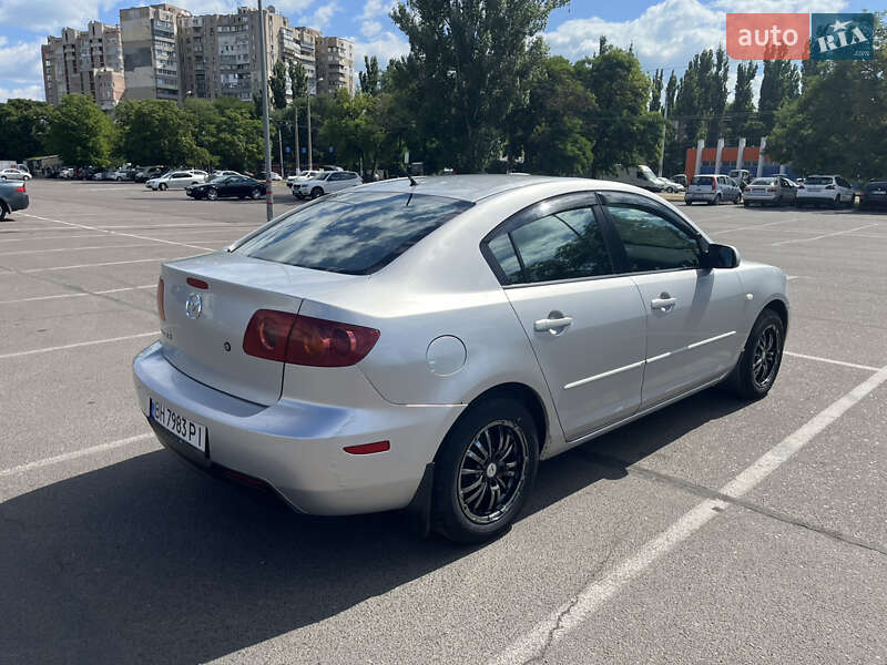 Седан Mazda 3 2004 в Березанці
