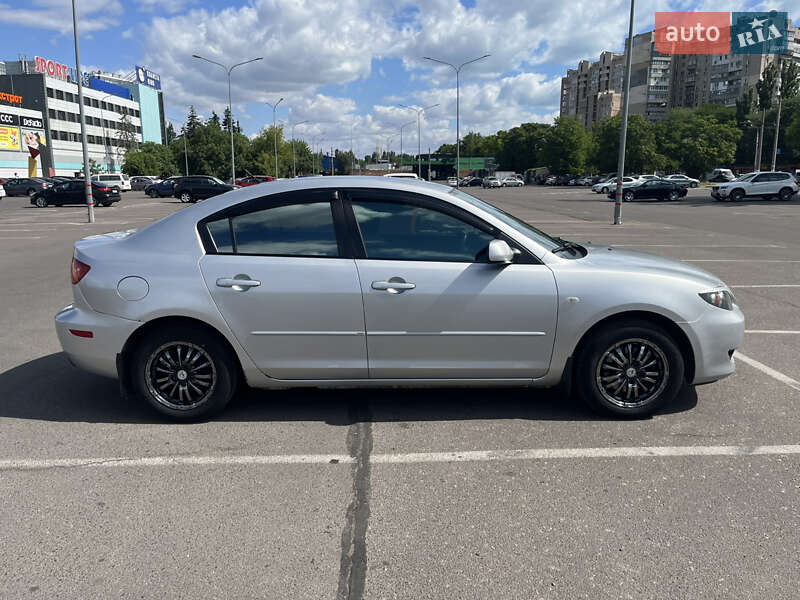 Седан Mazda 3 2004 в Березанці
