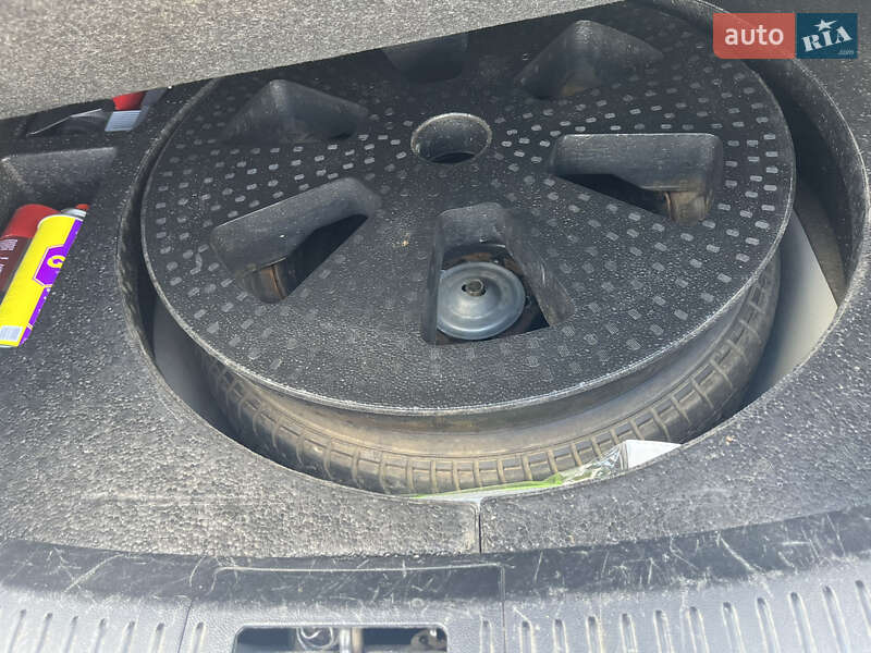 Седан Mazda 3 2004 в Березанці