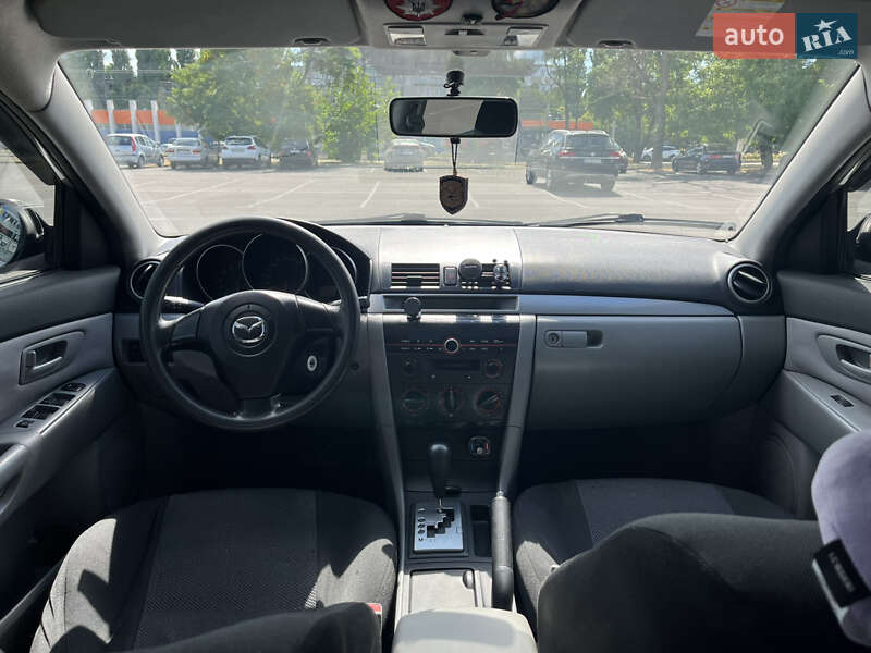 Седан Mazda 3 2004 в Березанці