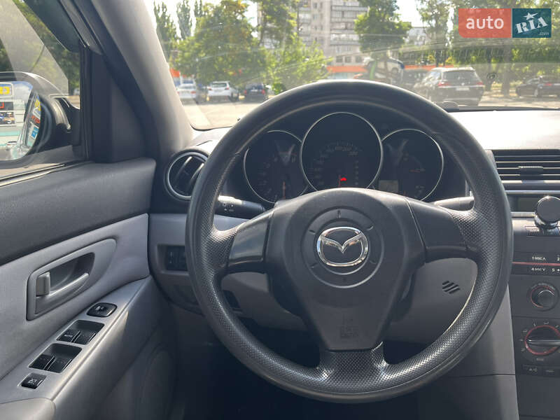 Седан Mazda 3 2004 в Березанці