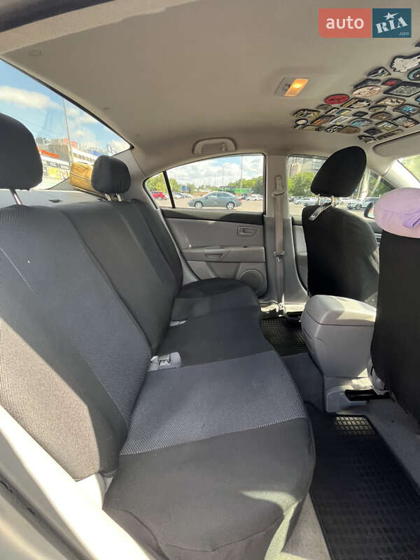 Седан Mazda 3 2004 в Березанці