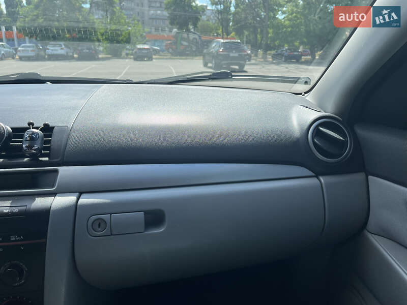 Седан Mazda 3 2004 в Березанці