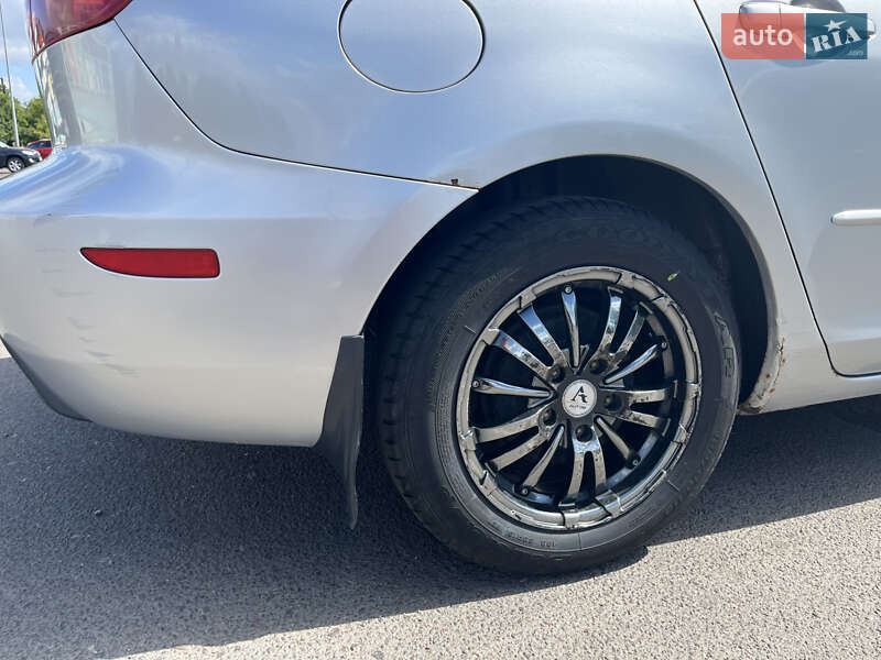 Седан Mazda 3 2004 в Березанці