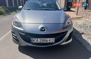 Mazda 3  2010