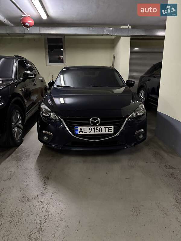 Седан Mazda 3 2015 в Днепре