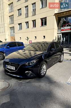 Седан Mazda 3 2015 в Днепре