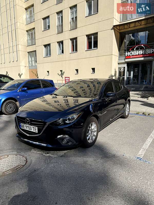 Седан Mazda 3 2015 в Днепре