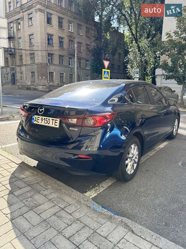 Седан Mazda 3 2015 в Днепре